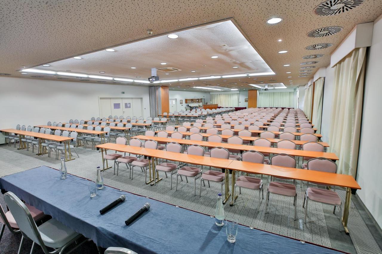 Lh Hotel Dvorak Tabor Congress & Wellness Ngoại thất bức ảnh